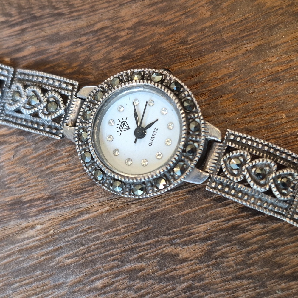 Vintage 925 Marcasite Heart Detail Chain Link Round Face Watch New Battery - Picture 7 of 12